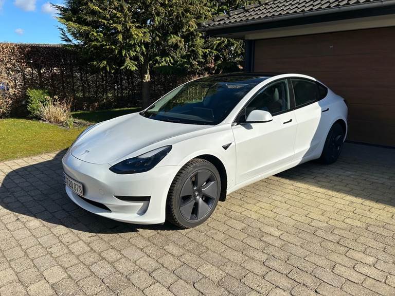 Tesla Model 3 RWD