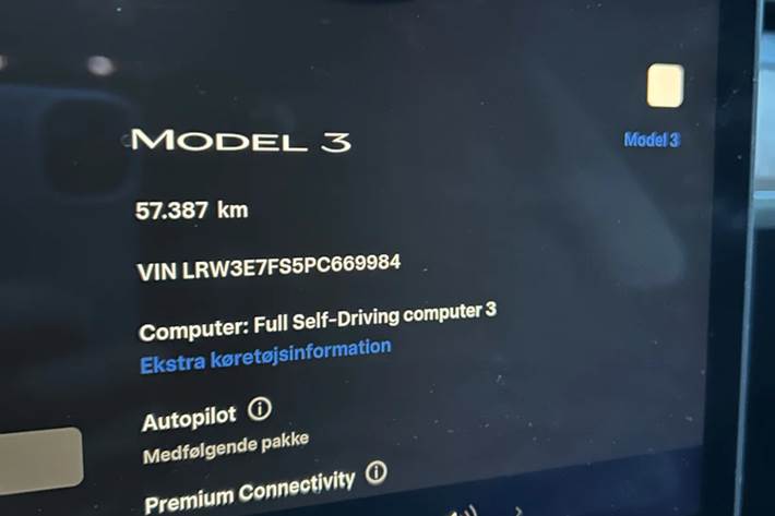 Hvid Tesla Model 3 fra 2022