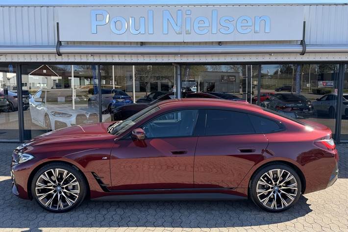Rød BMW i4 fra 2024