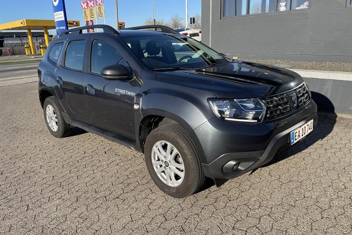 Sort Dacia Duster fra 2020 set udefra