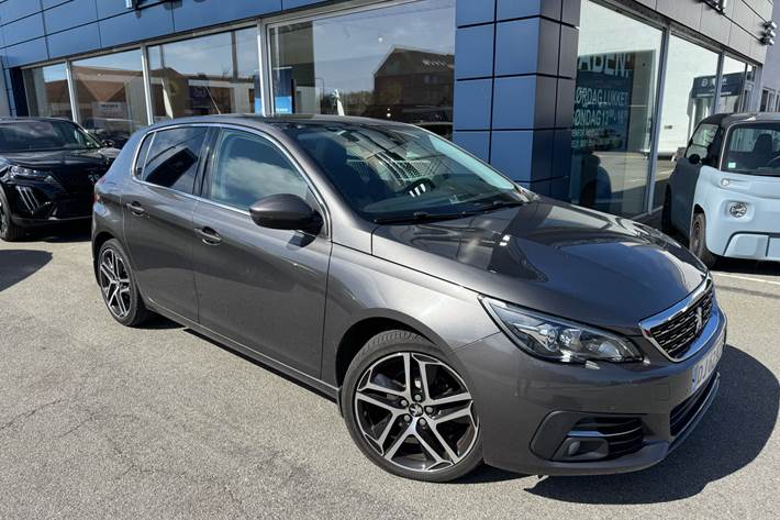 Grå Peugeot 308 fra 2018