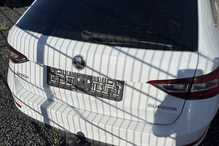 Hvid Skoda Superb fra 2018