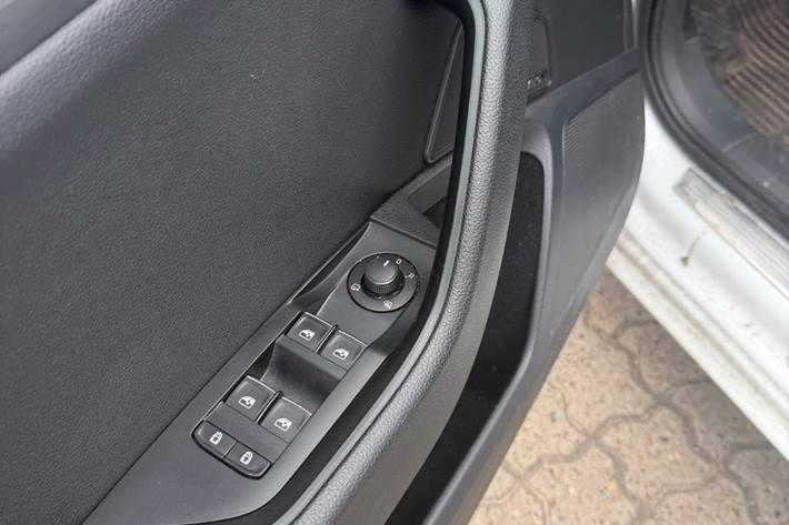 Hvid Skoda Superb fra 2018