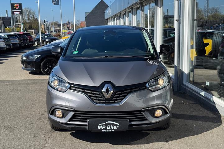 Grå Renault Grand Scenic IV fra 2018 set udefra