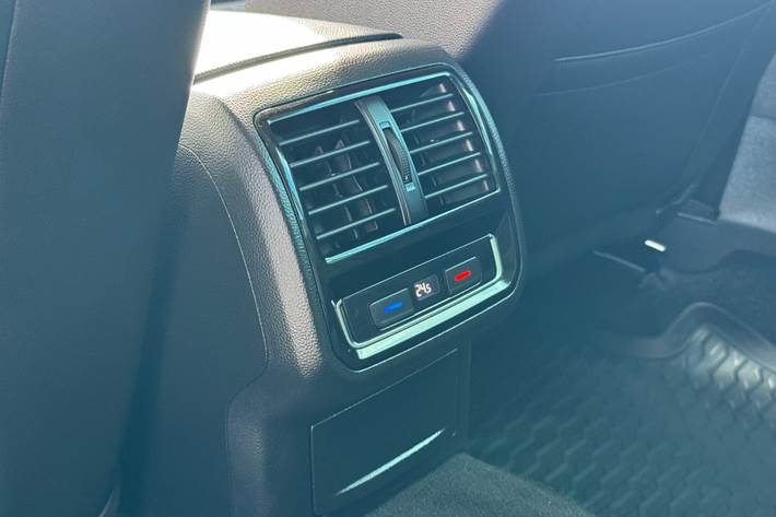 Grå VW Passat fra 2019