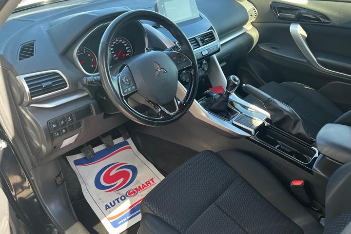 Sort Mitsubishi Eclipse Cross fra 2019 set indefra
