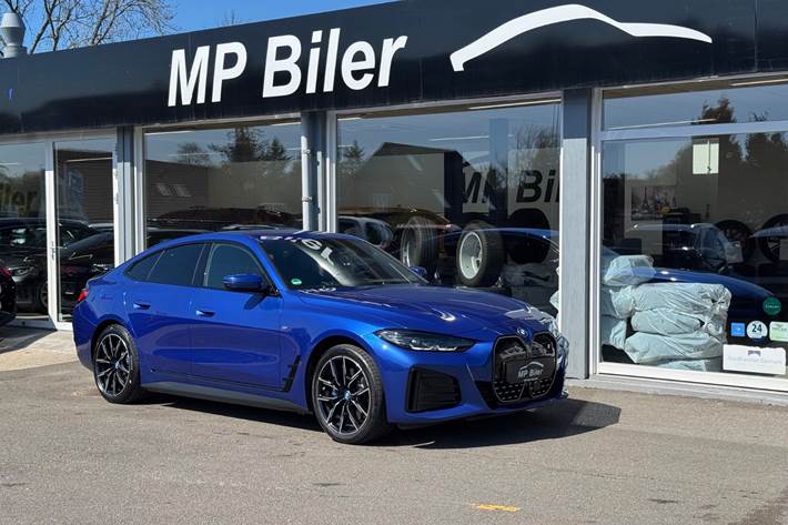 Blå BMW i4 fra 2024