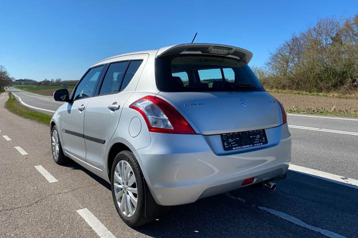 Sølv Suzuki Swift fra 2013