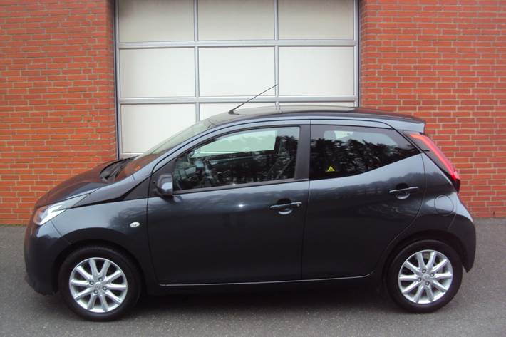Grå Toyota Aygo fra 2019