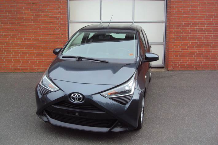 Grå Toyota Aygo fra 2019
