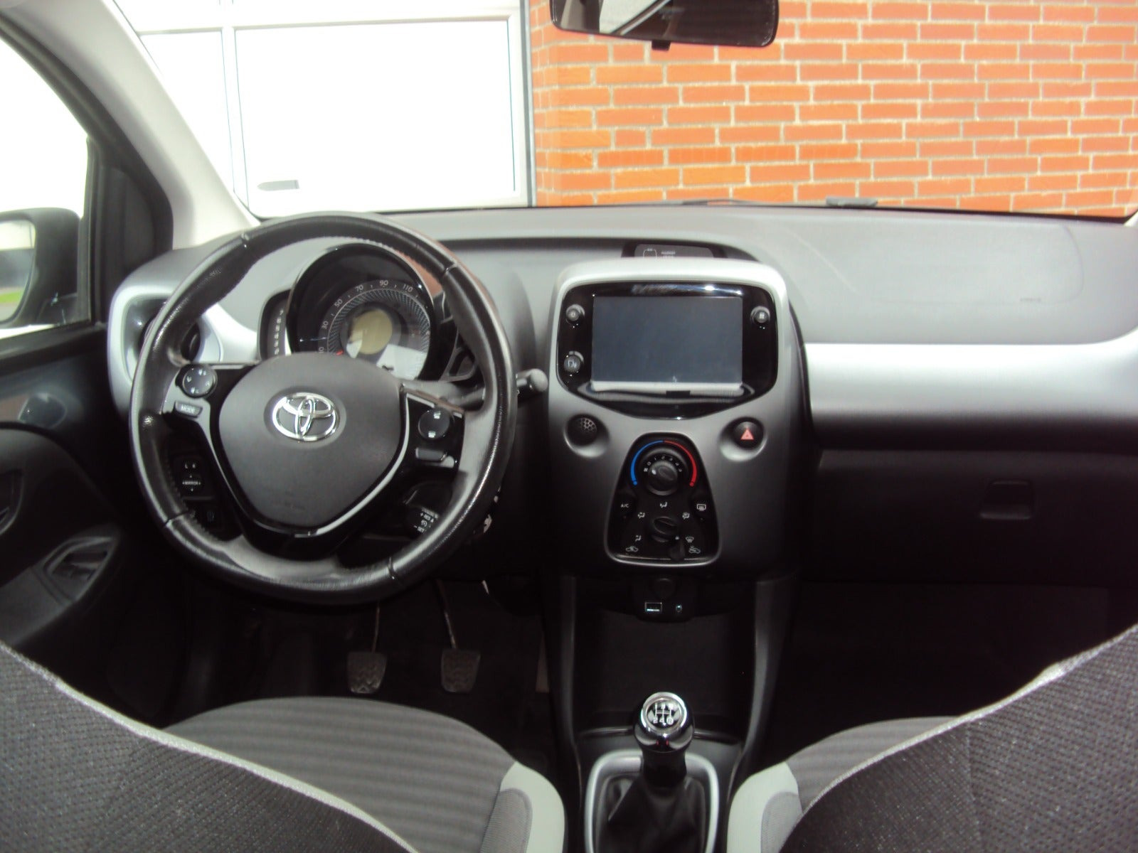 Grå Toyota Aygo fra 2019