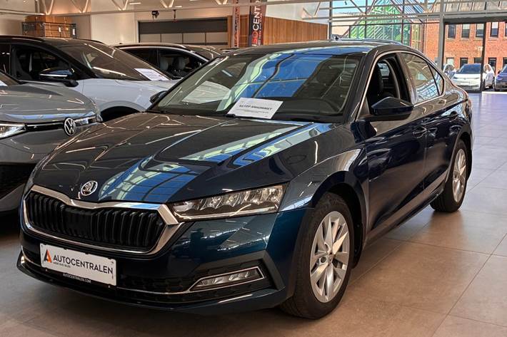 Blå Skoda Octavia fra 2024