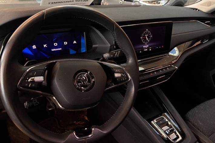 Blå Skoda Octavia fra 2024