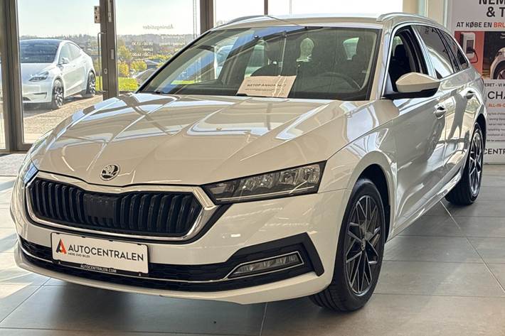 Hvid Skoda Octavia fra 2021