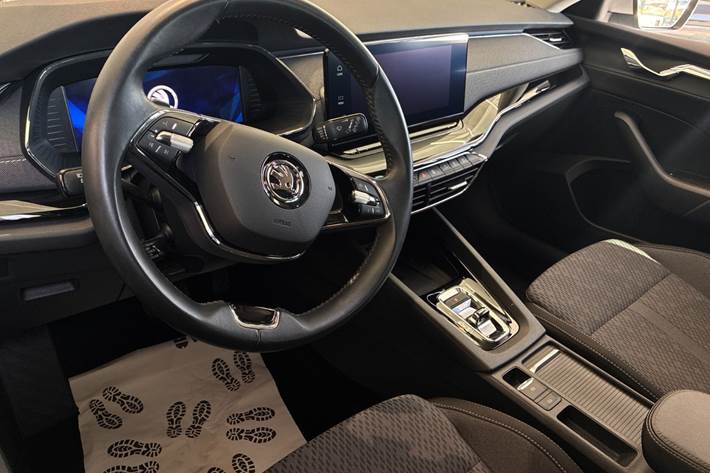 Hvid Skoda Octavia fra 2021