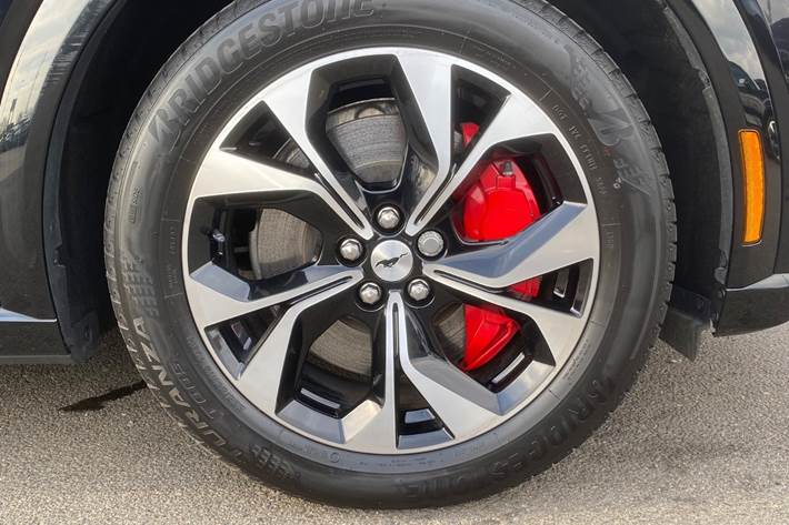 Sort Ford Mustang Mach-E fra 2025