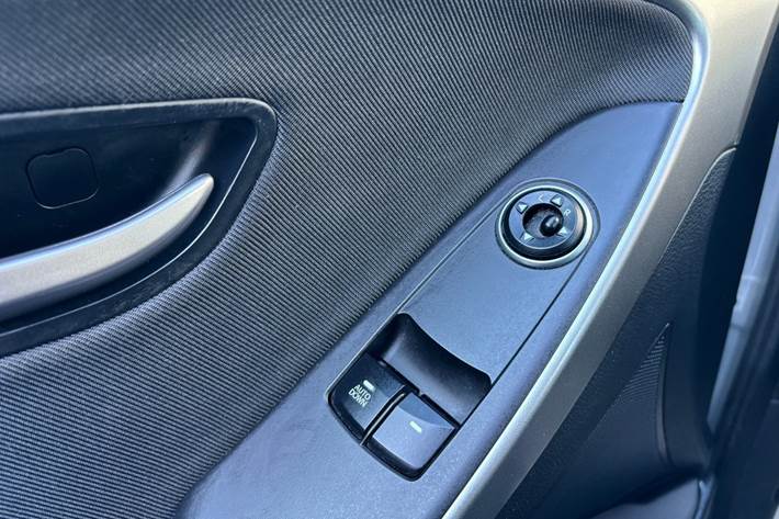 Hvid Hyundai i30 fra 2014