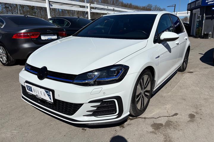 Hvid VW Golf VII fra 2018