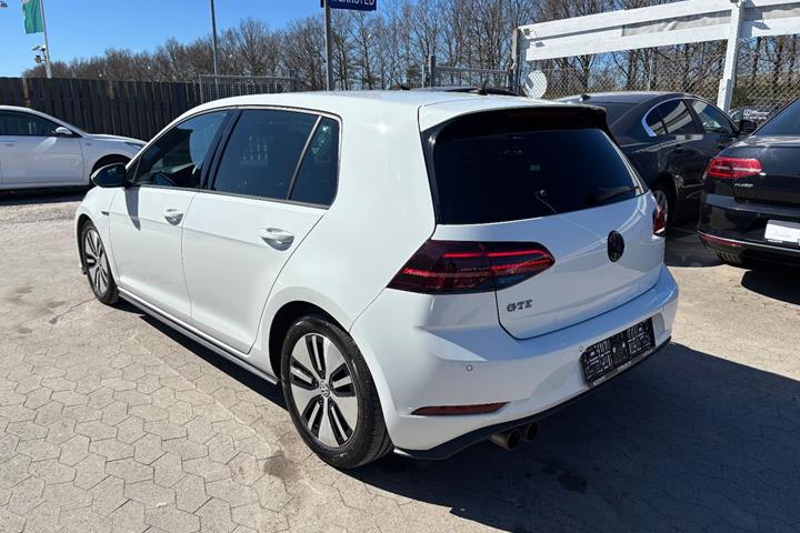 Hvid VW Golf VII fra 2018
