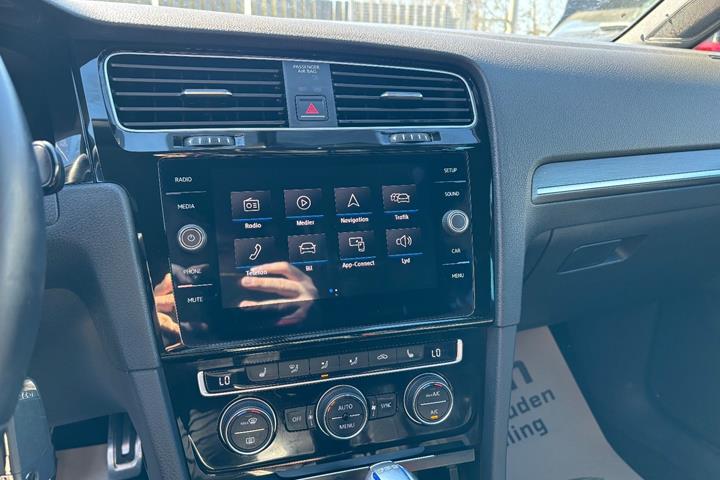 Hvid VW Golf VII fra 2018