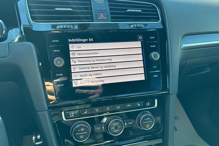Hvid VW Golf VII fra 2018