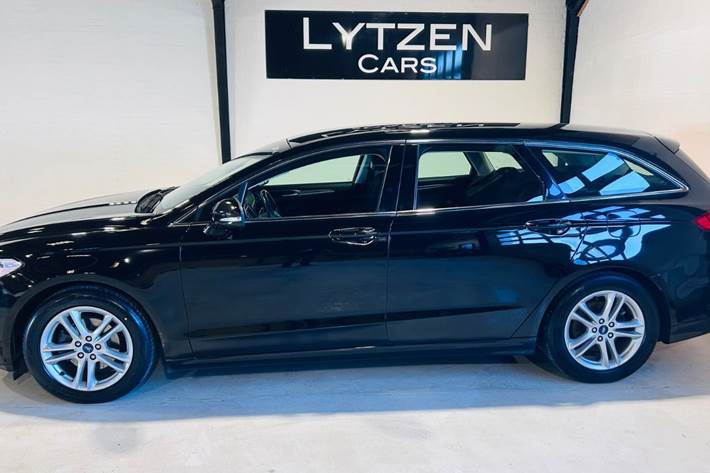 Sort Ford Mondeo fra 2018