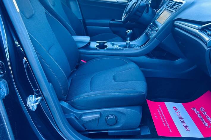 Sort Ford Mondeo fra 2018