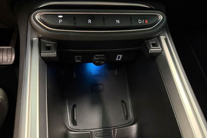Grå Jeep Avenger fra 2025
