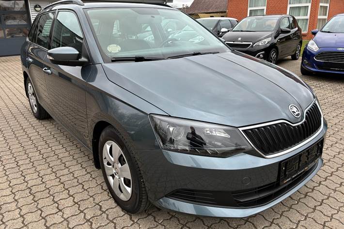 Grå Skoda Fabia fra 2016