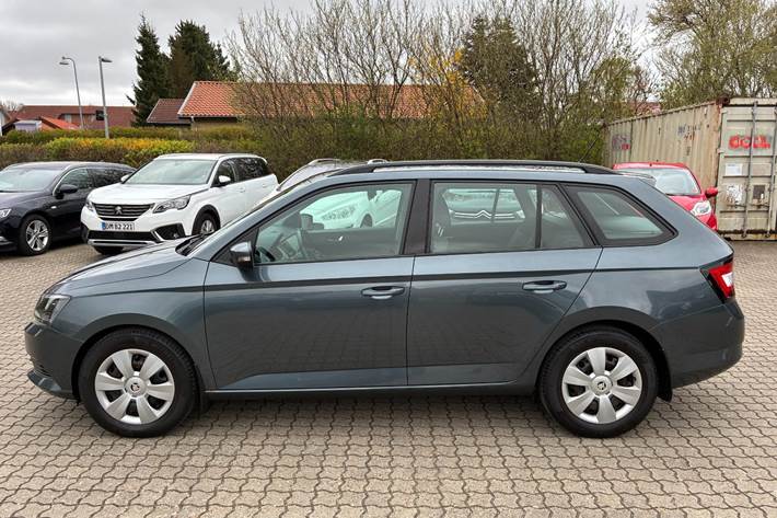 Grå Skoda Fabia fra 2016