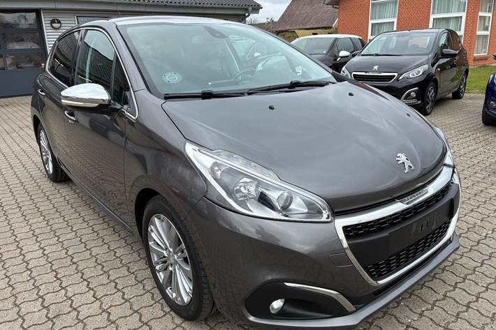 Grå Peugeot 208 fra 2018