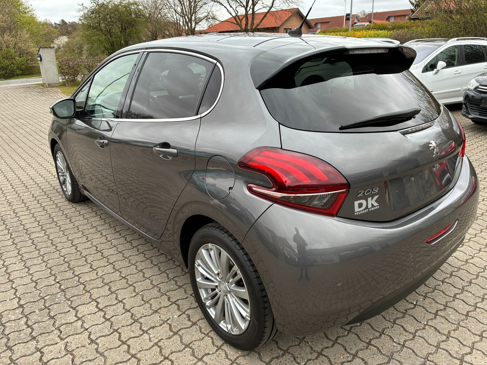 Grå Peugeot 208 fra 2018