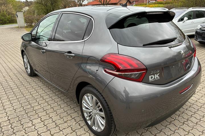 Grå Peugeot 208 fra 2018