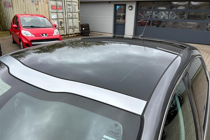 Grå Peugeot 208 fra 2018