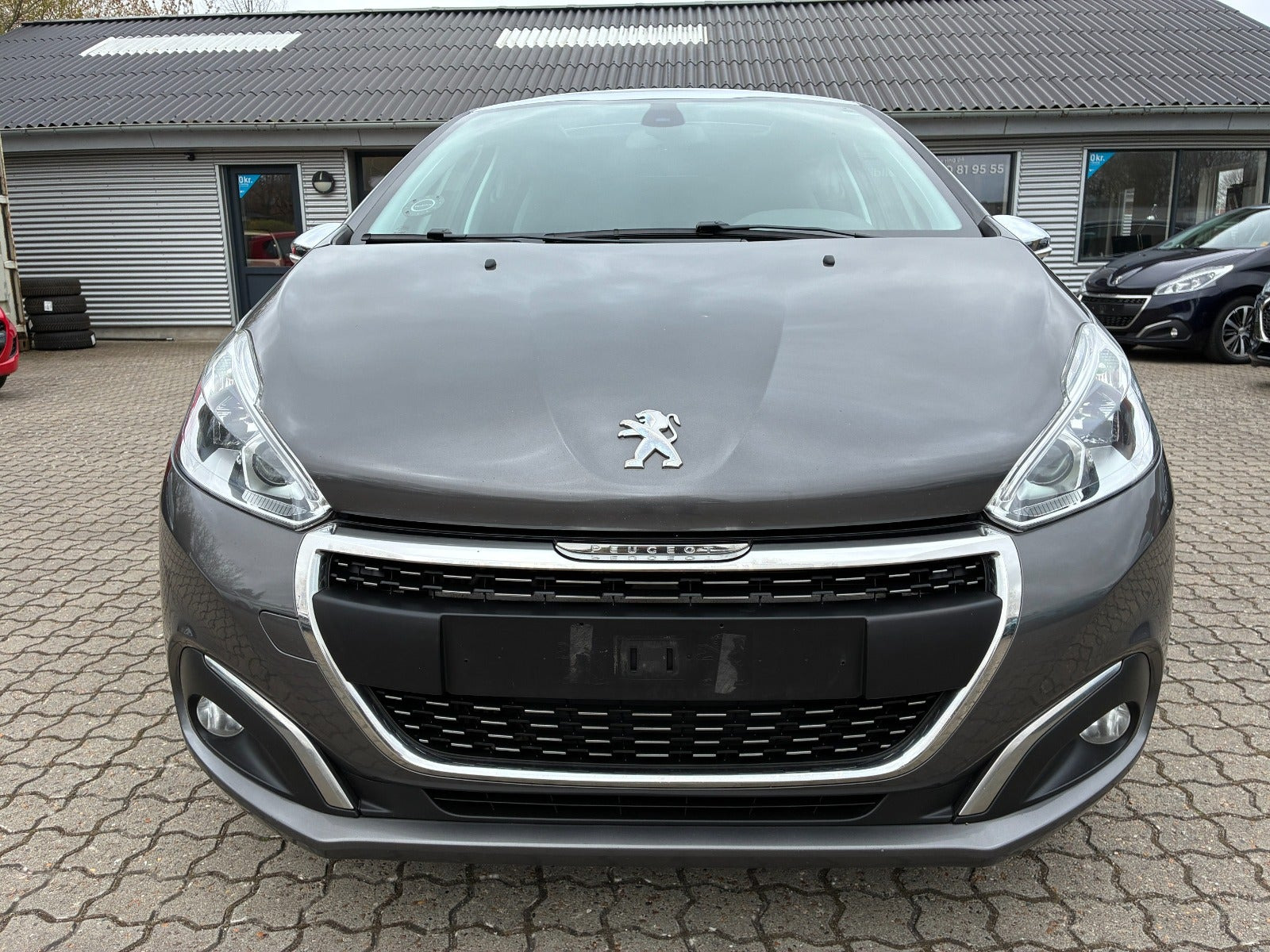 Grå Peugeot 208 fra 2018