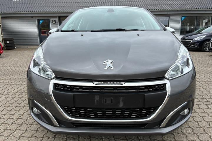 Grå Peugeot 208 fra 2018