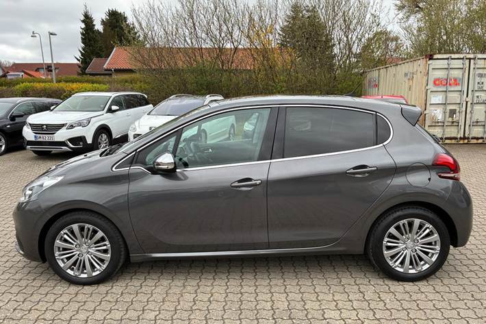 Grå Peugeot 208 fra 2018