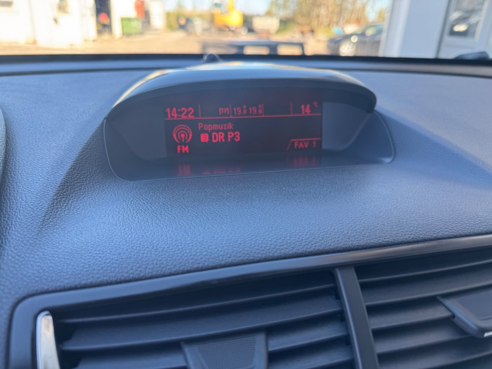 Sort Opel Mokka fra 2016