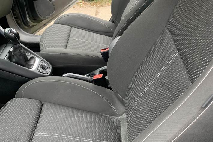 Grå Opel Zafira fra 2017