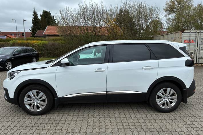 Hvid Peugeot 5008 fra 2019