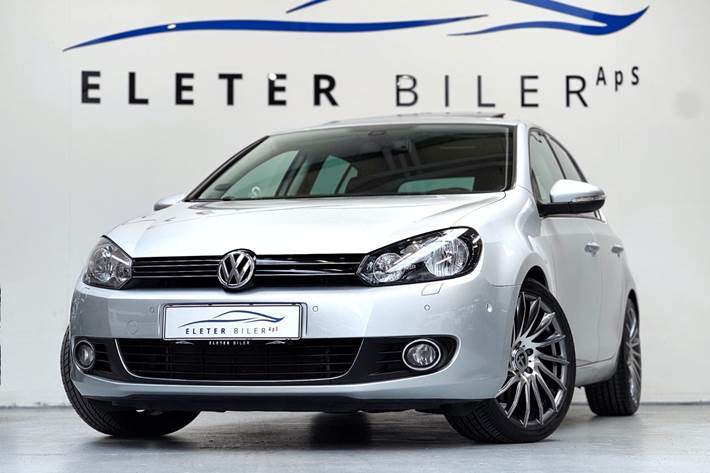 Sølv VW Golf VI fra 2012 set udefra