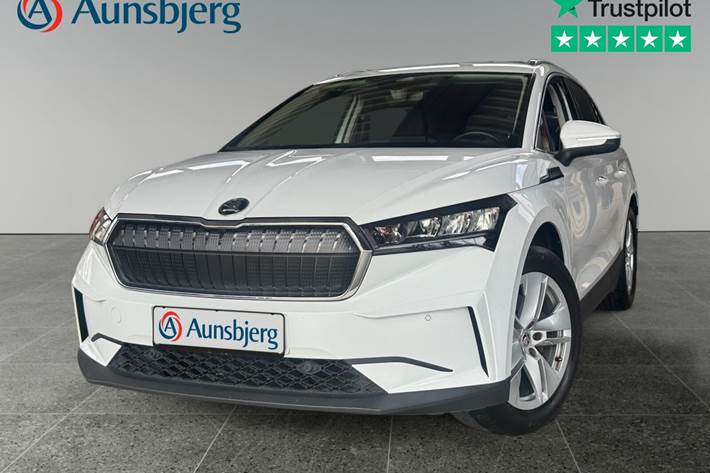 Hvid Skoda Enyaq fra 2023 set udefra