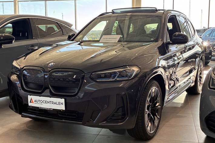 Grå BMW iX3 fra 2022