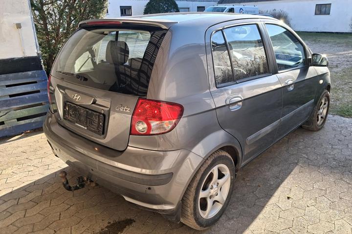 Grå Hyundai Getz fra 2004