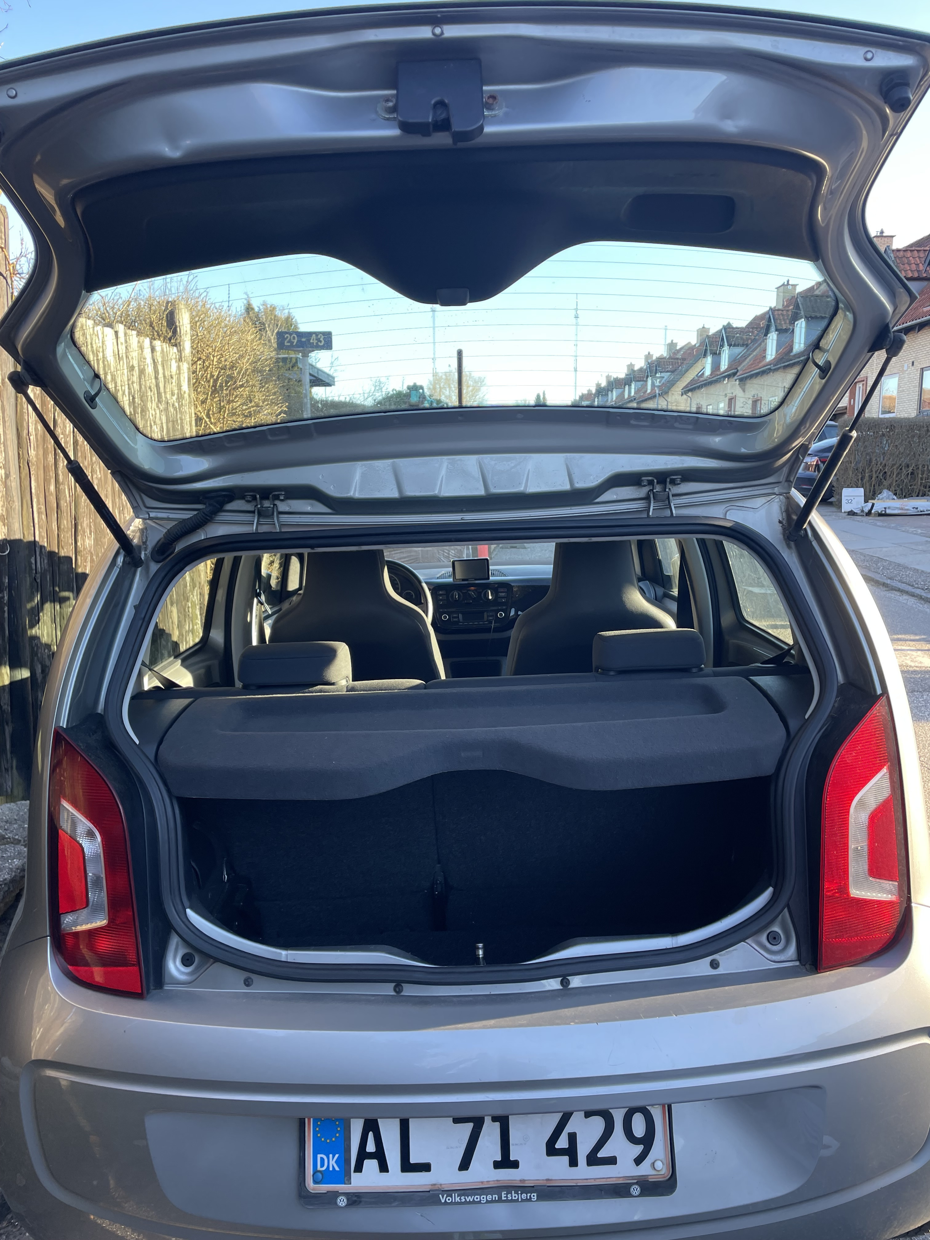 Grå VW UP! fra 2014