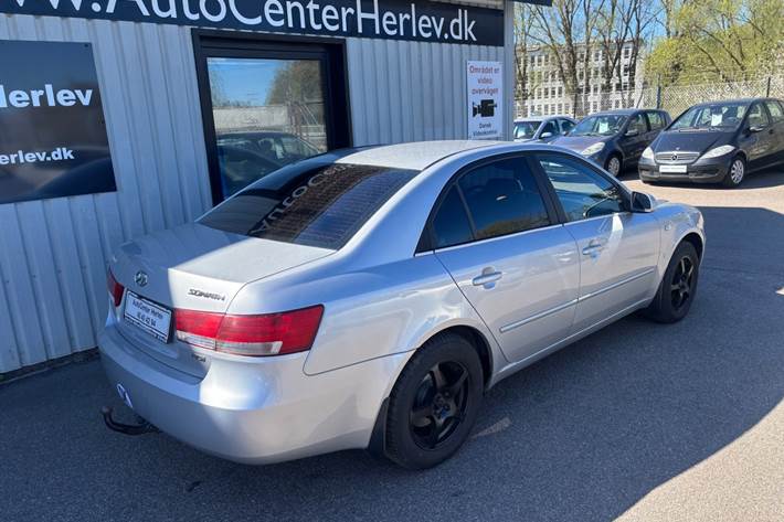 Sølv Hyundai Sonata fra 2007