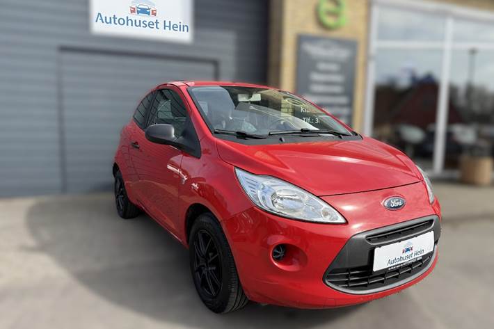 Rød Ford Ka fra 2014 set udefra