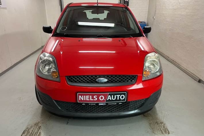 Rød Ford Fiesta fra 2008