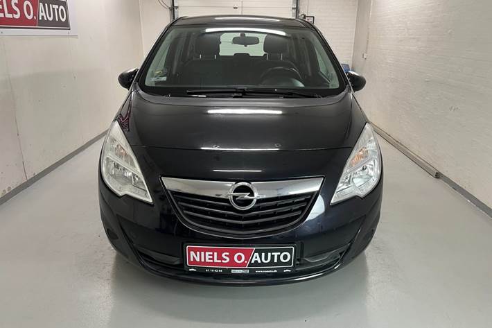 Sort Opel Meriva fra 2012