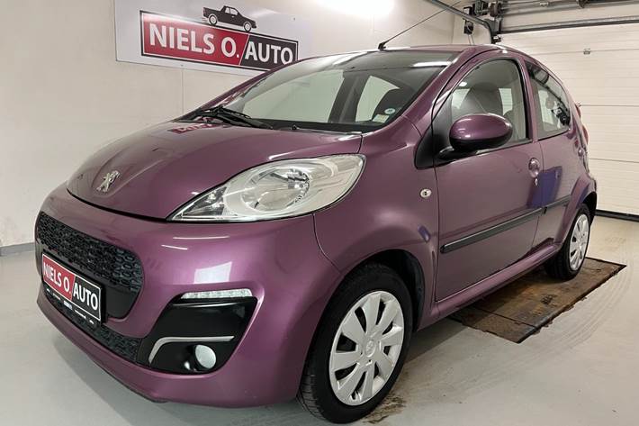 Lilla Peugeot 107 fra 2013 set udefra